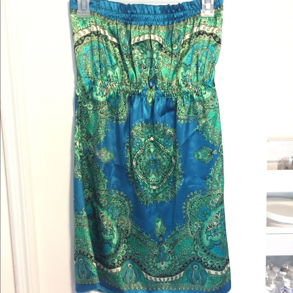 Veronica’s strapless mini dress
